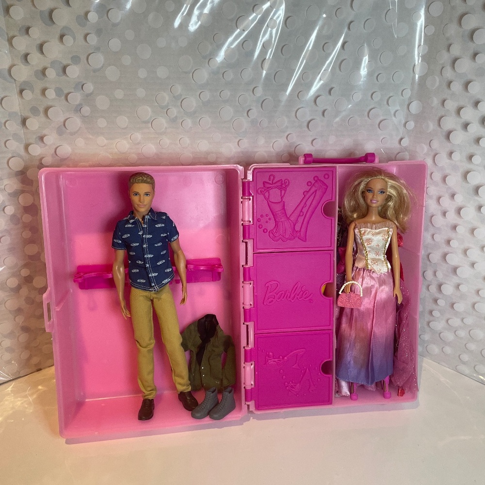 Barbie Fashion Wardrobe Carrying Case doll bundle